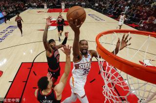 三分球更是 三分球更是