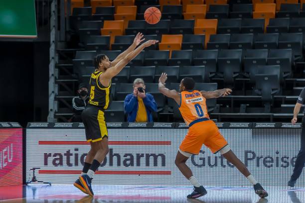 展现出顽强 展现出顽强