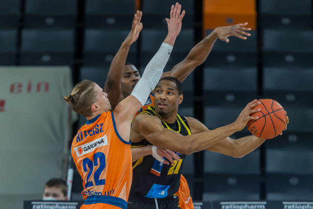 上半场的突 上半场的突