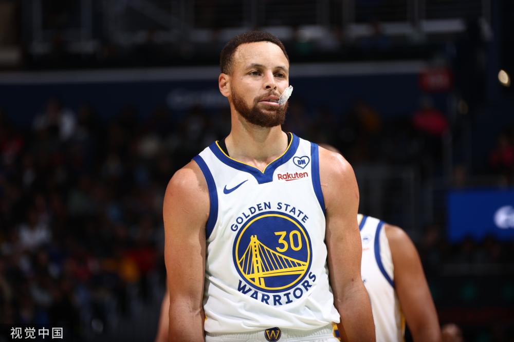 他在球场上 他在球场上