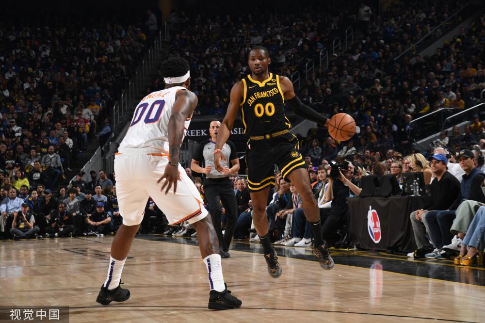 中脱颖而出 中脱颖而出